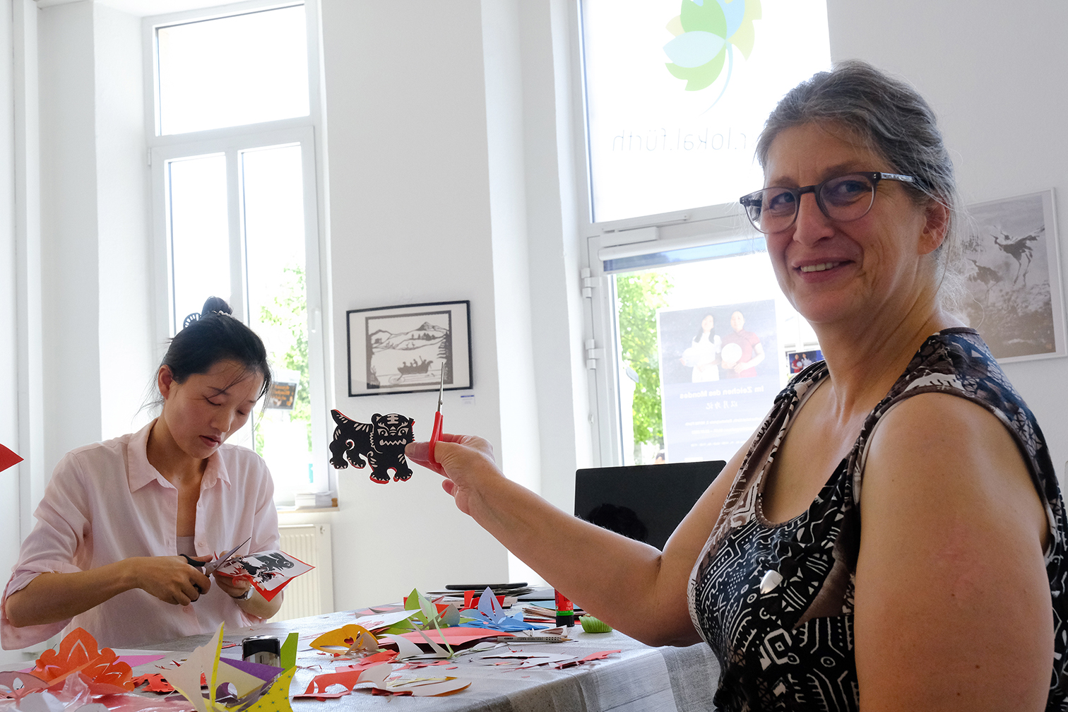 Workshop: Chinesischer Scherenschnitt | Dozentin: Shunling Hu