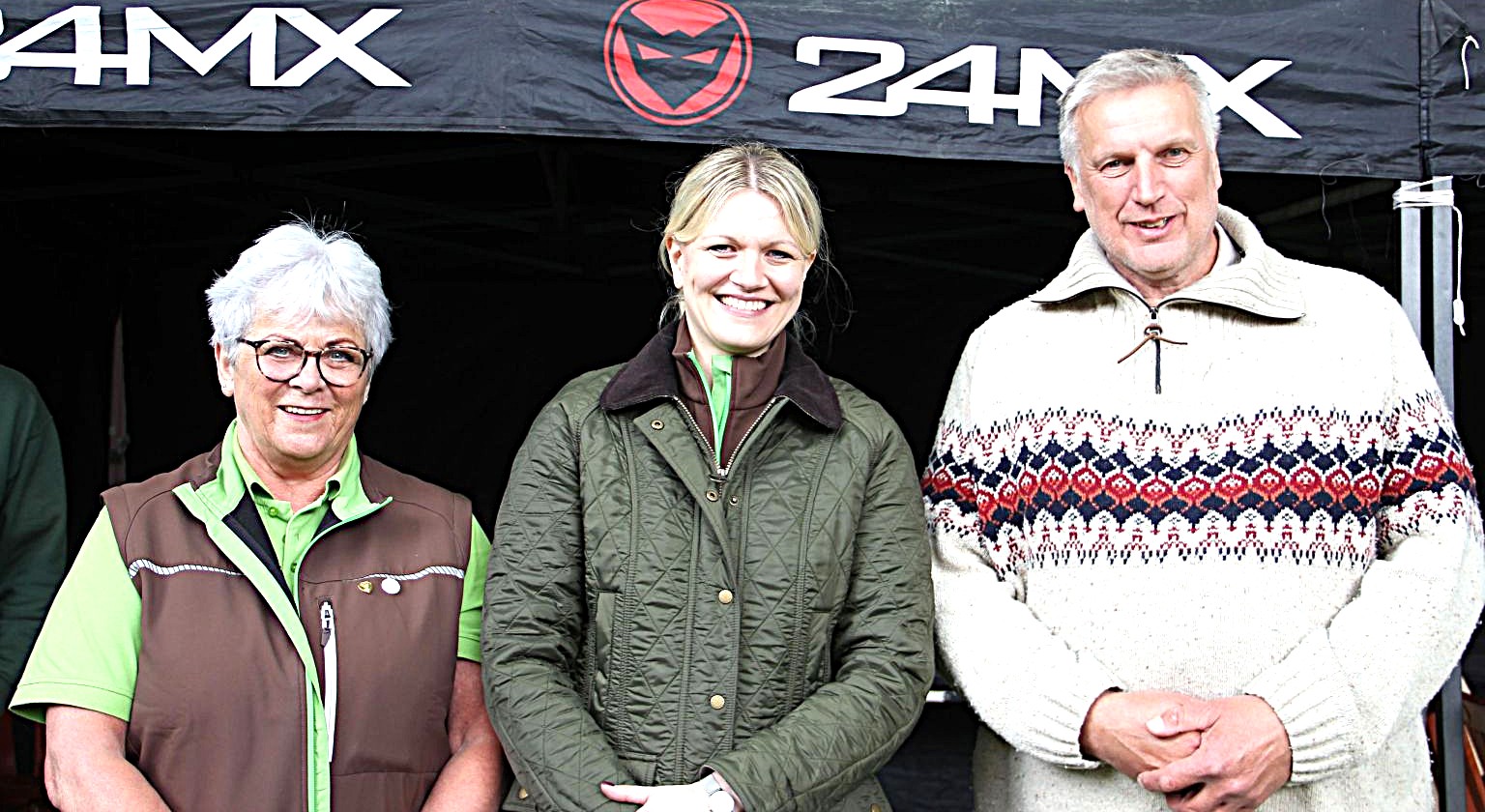 v.l.n.r. Vorsitzende Angela Kummert, Schauleiterin Nadja Sittel, Richter Dr. Norbert Bachmann