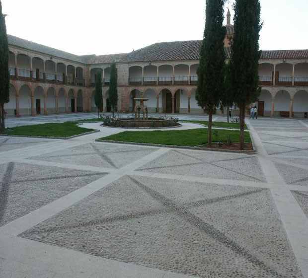 Patio del Santuario de la Virgen de la Antigua