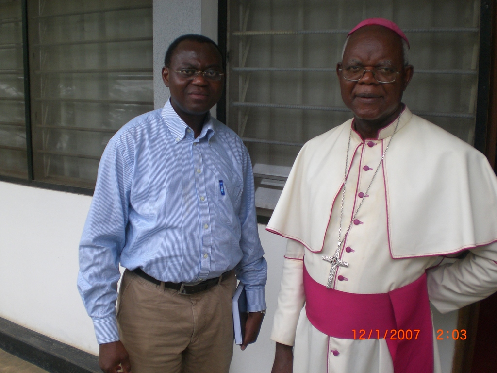 Der Bischof der Diözese Kikwit mit Dr. Guy-Angelo Kangosa, dem Pfarrer von Wörth
