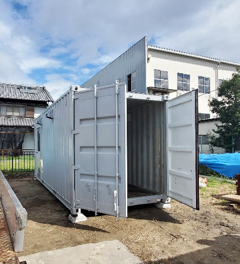 羽島市正木町 中古コンテナ20ftグレー塗装･換気ドア付設置