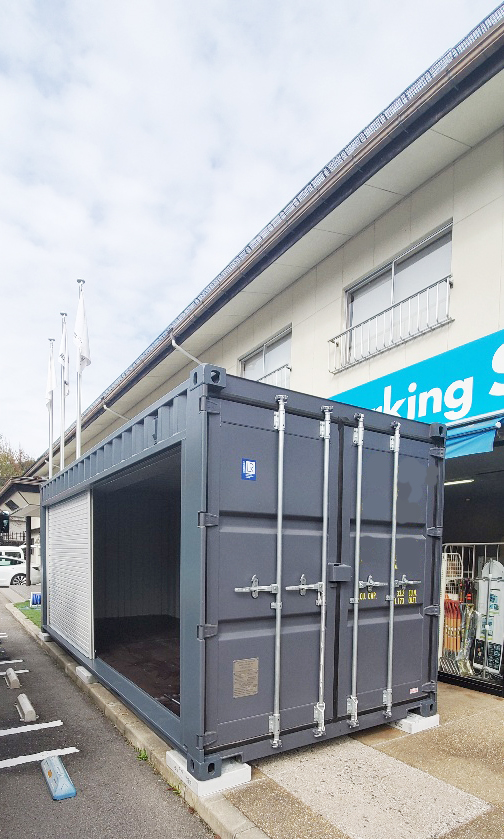 高山市江名子町 NEWVANコンテナ20ftフルシャッター付グレー塗装設置
