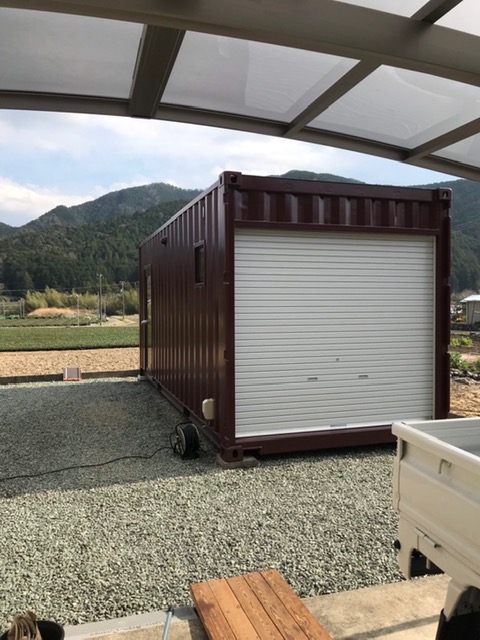 三重県松阪市 NEWVANコンテナ20ftシャッター･窓･ドア･換気口付設置