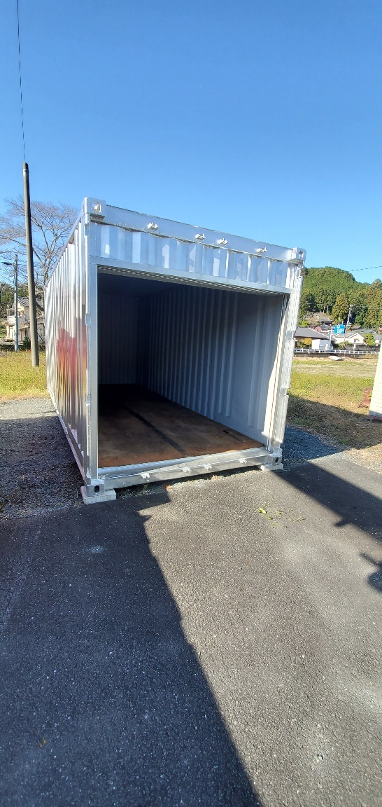 静岡県浜松市 中古コンテナ20ft妻シャッター付シルバー塗装設置