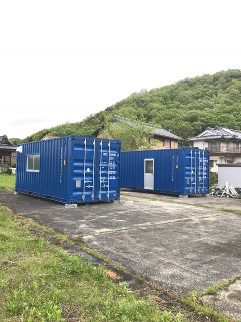 岡山県倉敷市 中古コンテナ20ftシャッター付グレー塗装設置