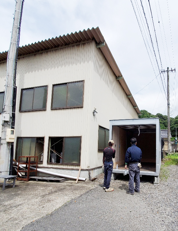 三重県桑名市 中古2tアルミコンテナ設置