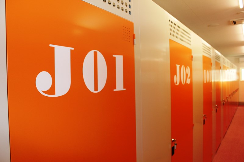 旭町店 右側通路