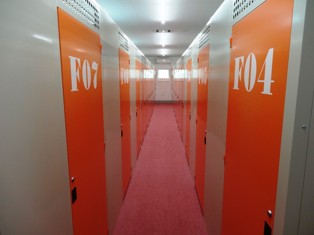 旭町店 左側通路