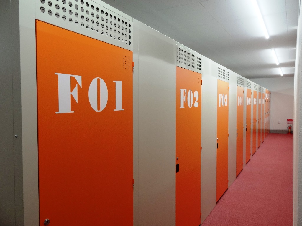 旭町店 中央通路