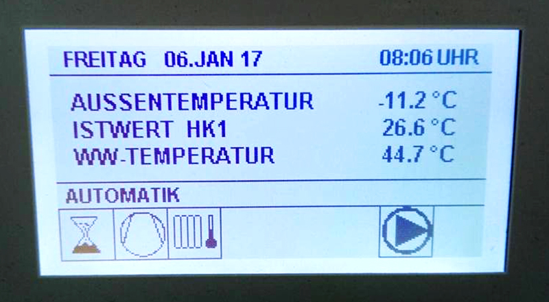 Wärmepumpen Anzeige im Schwedenhaus von Berg