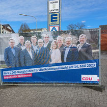 erstes Wahlbanner hängt
