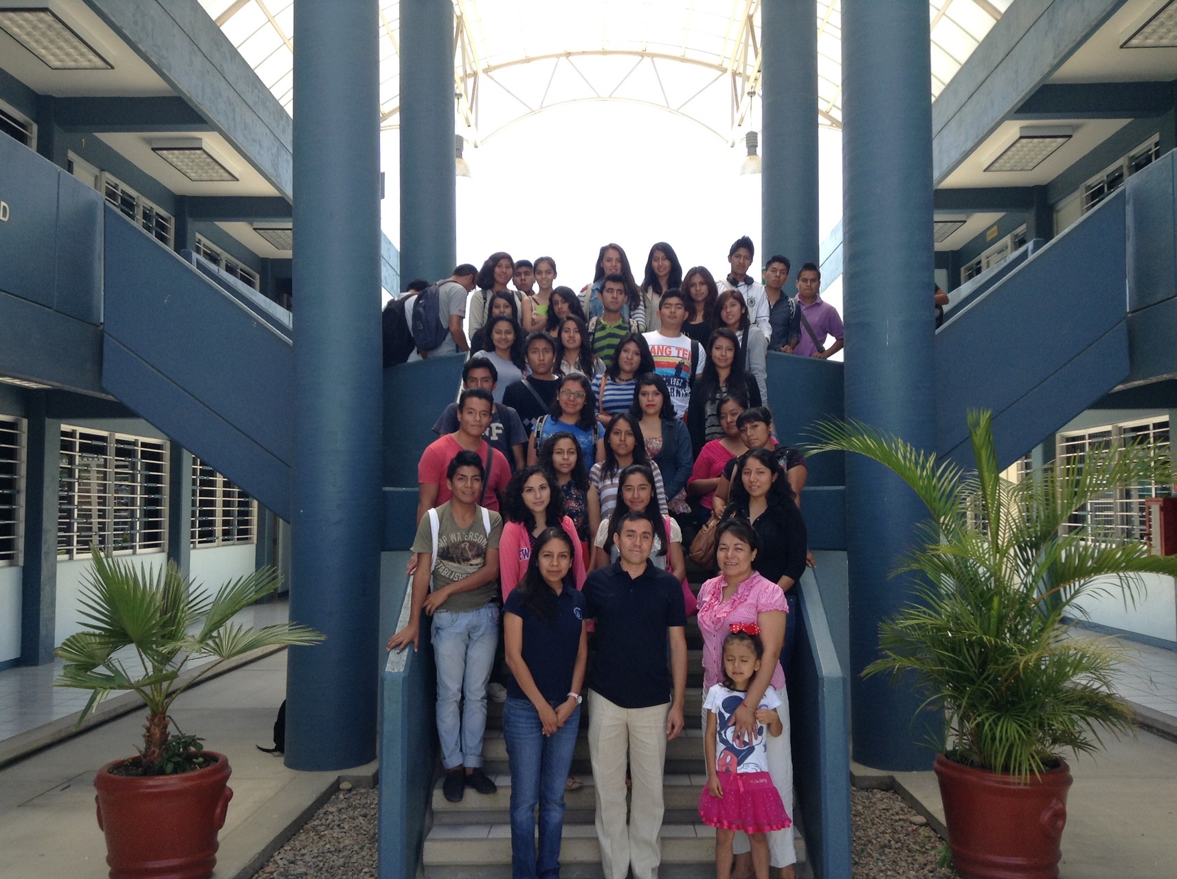 Con alumnos de economía (UABJO, Oaxaca), 2014.