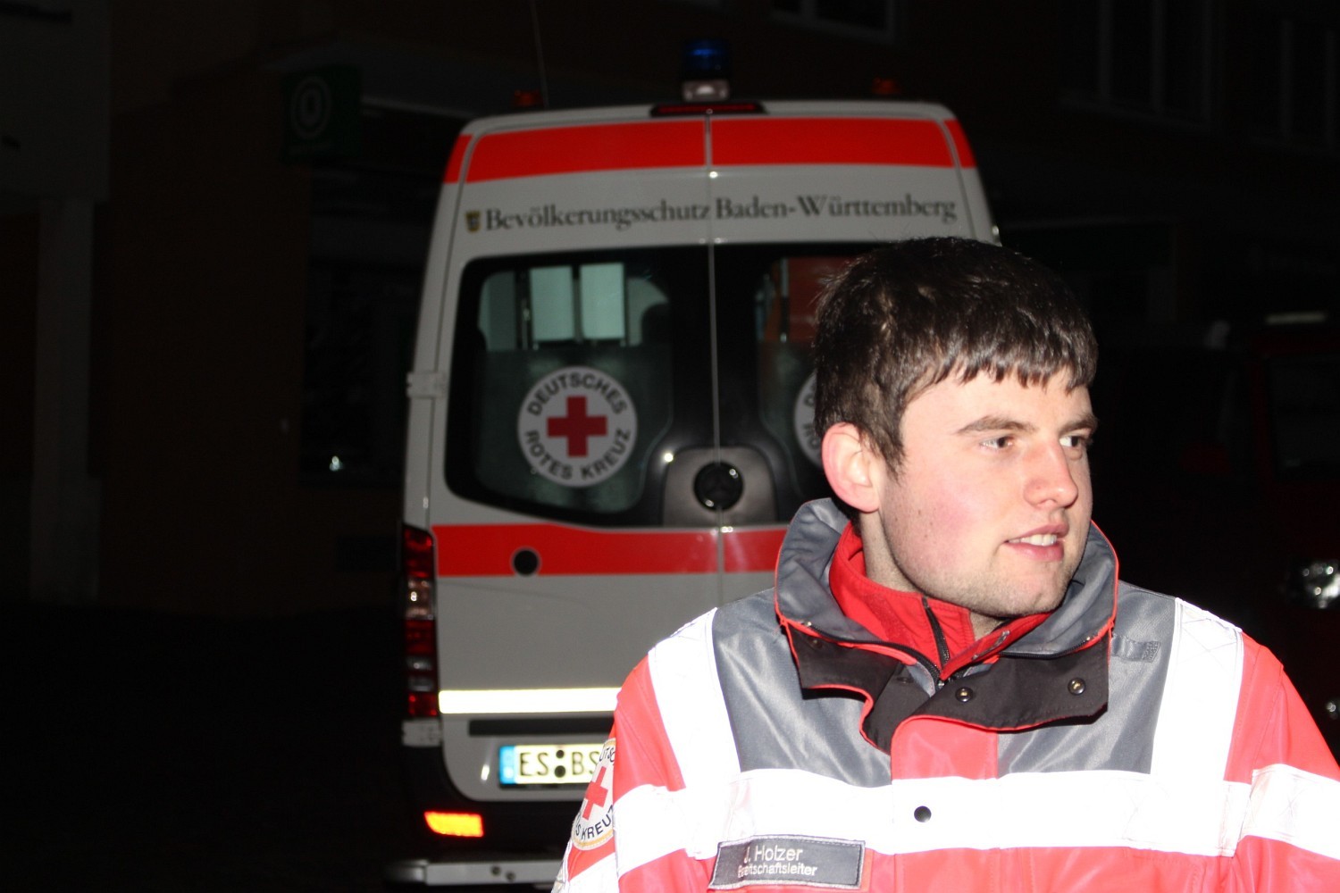 Foto: Rainer Hauenschild: Das Rote Kreuz mit Einsatz-Fahrzeug