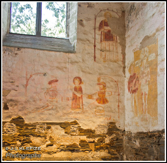 Peintures murales du XVI e siècle, martyre de Saint Étienne et Saint Blaise.