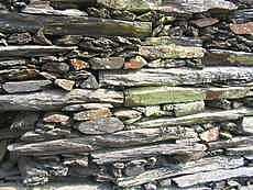 mur en pierre sèche (sans mortier)
