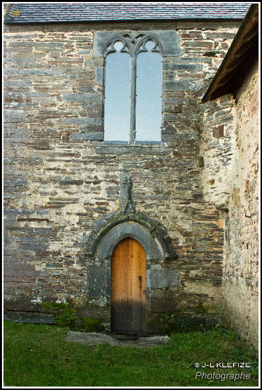 L'église, porte gothique flamboyant