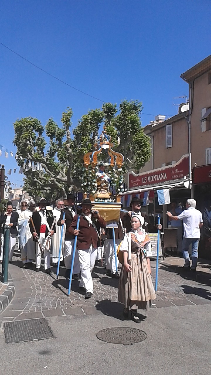 15 mai la bravade rend hommage à Sainte Maxime