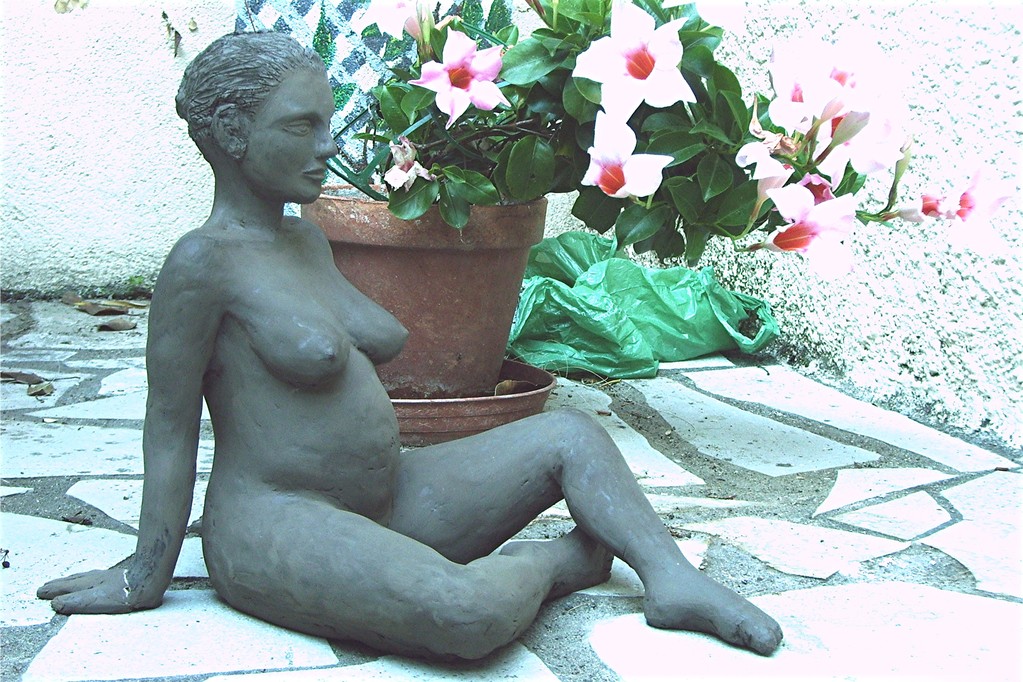 a la plage sculpture terre noire