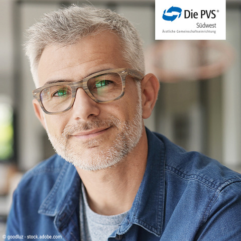 portrait mann mit brille und bart darüber das logo der pvs
