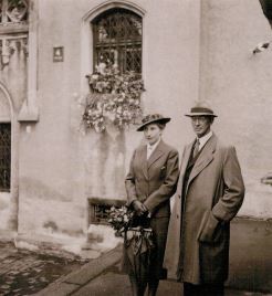 Vermutlich ein Hochzeitsfoto von Rudolf Diesel jun. und seiner zweiten Frau Daisy, geb. Heiss, vom Sommer 1941.