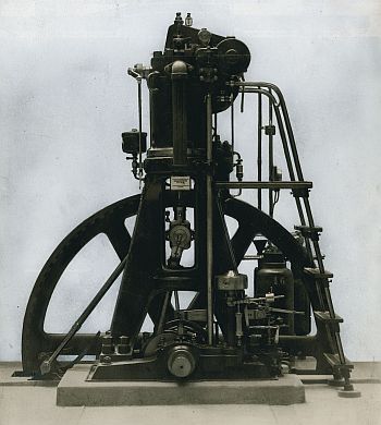Historischer Dieselmdotor 26/41 im Technischen Museum Wien