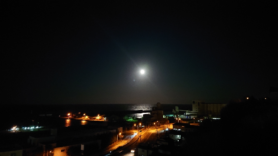 海面に月光の輝きが…(11/12)