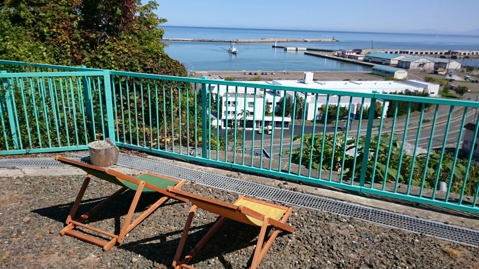 夏はリクライニングシートで