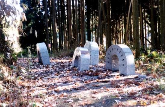 2001年　歴史国道 倶利伽羅越え マイルストーン(石川県津幡町)