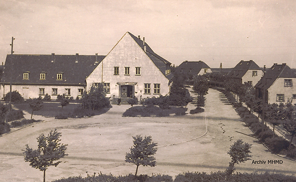 Schule und Vorplatz Dranske 1952