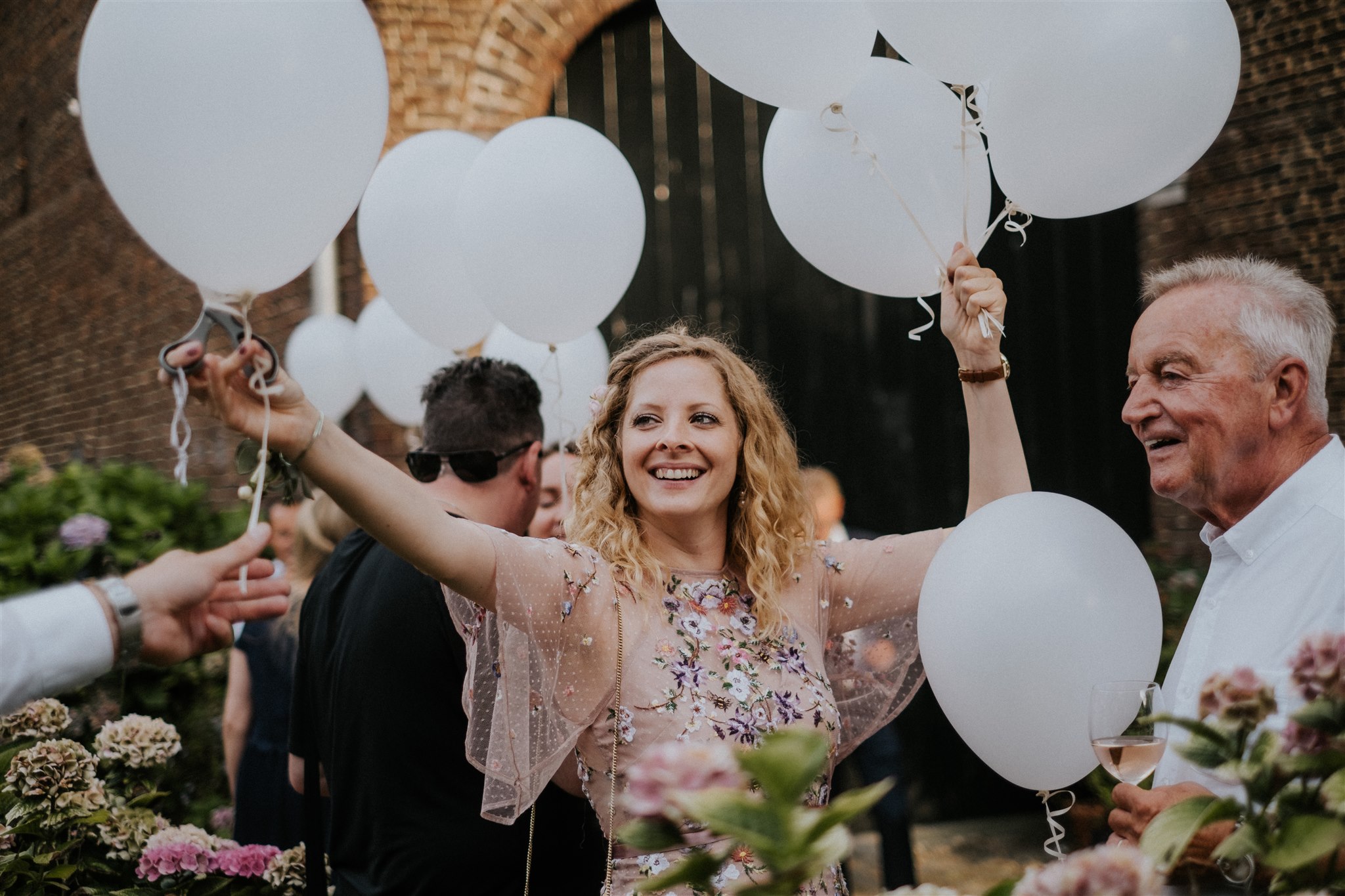 Wir lassen biologisch abbaubare Luftballons mit weiteren Wünschen in die Luft (Foto: Kevin Biberbach)