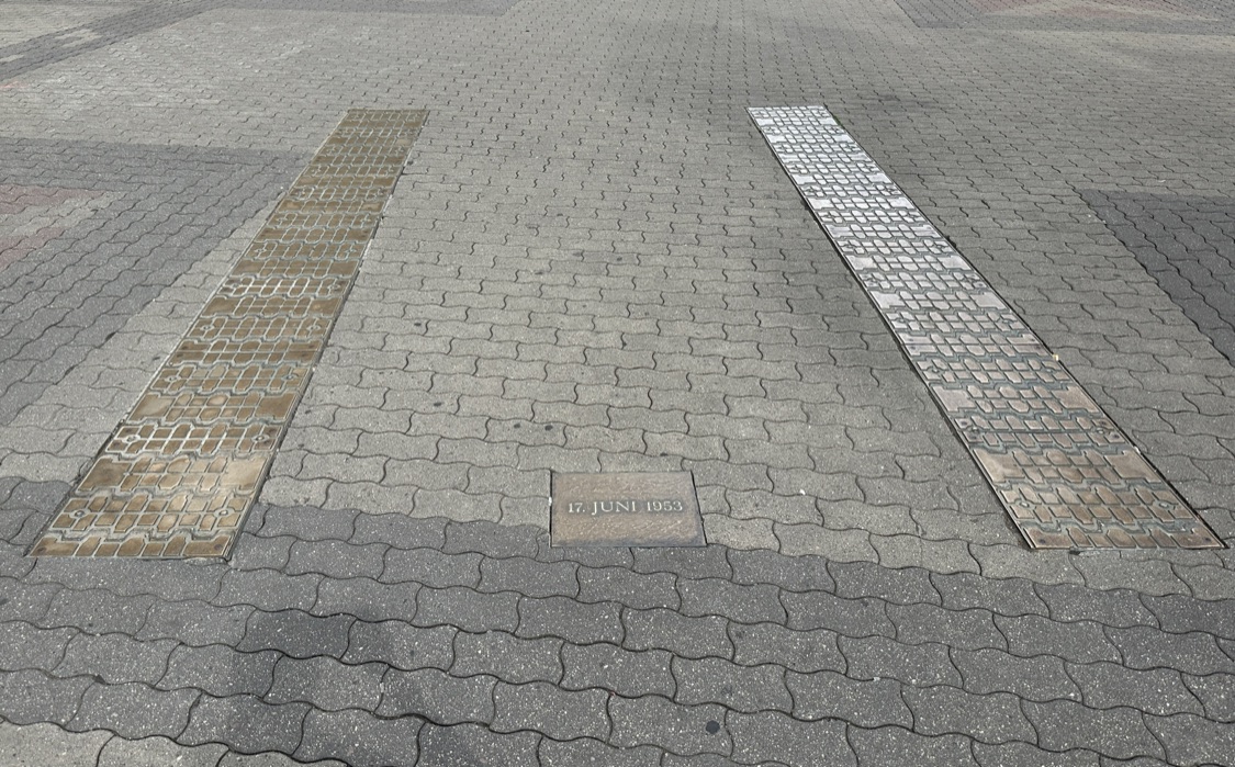 „Panzerspuren“ im Salzgässchen.