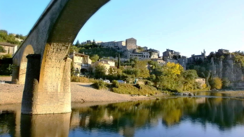 Balazuc - La plage sous le pont