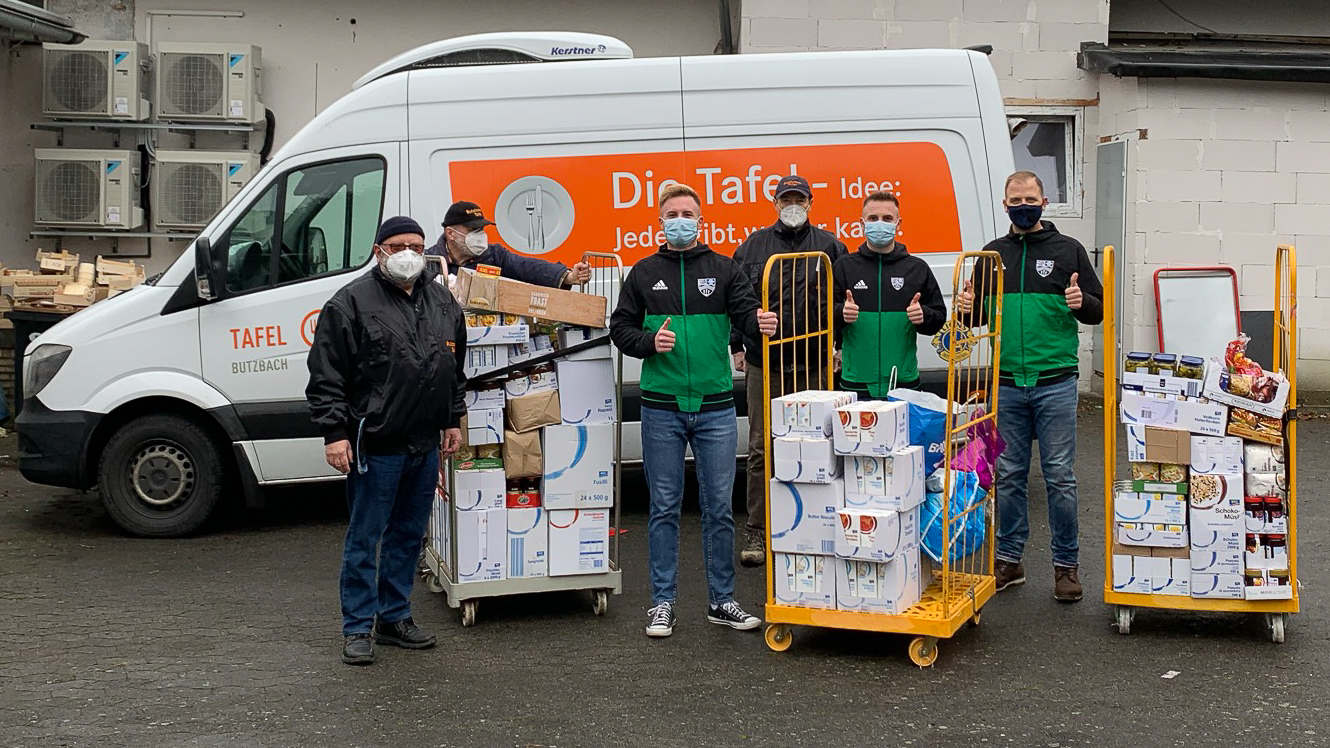 TuS-Fußballer spenden für die Tafel Butzbach