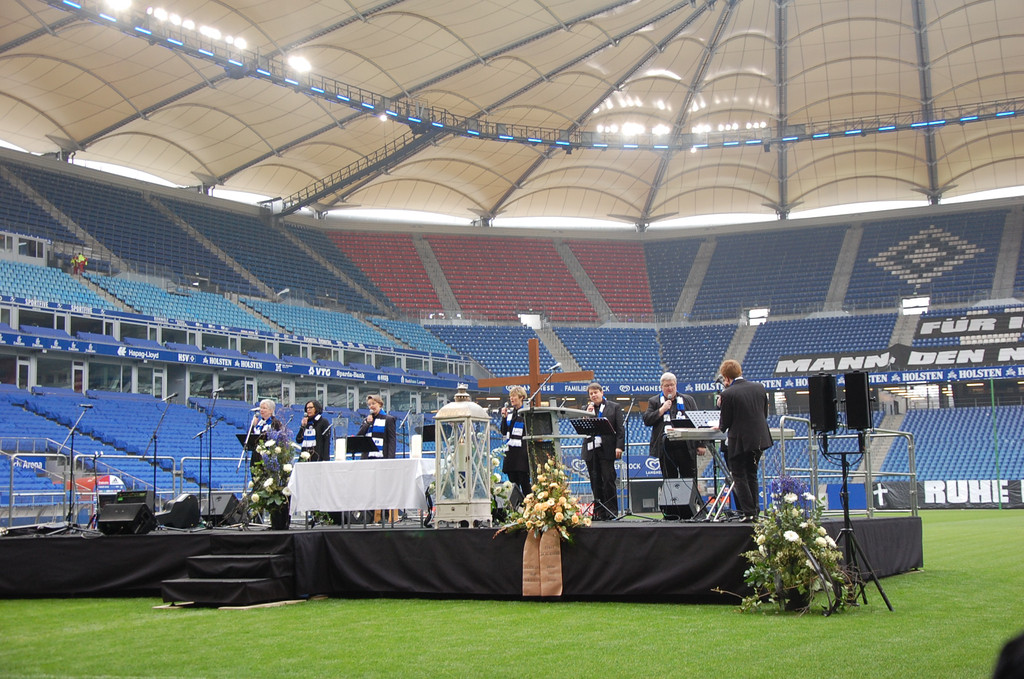 Viddel 12 bei der Trauerfeier von Hermann Rieger im Volksparkstadion am 02.03.2014