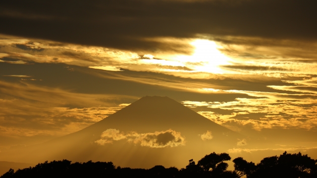 富士山年賀状　幻想的な富士山　年賀はがき　黄金に輝く富士山