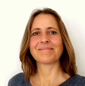  Ein Portraitfoto der Trainerin und Workshopleiterin für Zeichnen, Sketchnotes, visuelle Noitzen in therapie und coaching, Judith Ganter. 