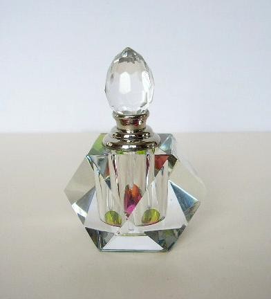 FLACON CRISTAL CONTEMPORAIN AVEC TOUCHE - GRAND MERCI A MA SOEUR DENISE POUR SON CADEAU