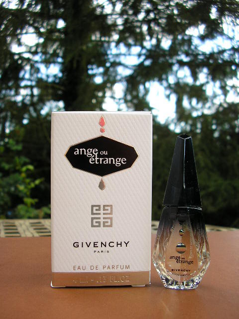 ANGE OU ETRANGE - EAU DE PARFUM 4 ML - BANDE ARGENT AU BAS DE LA BOÎTE