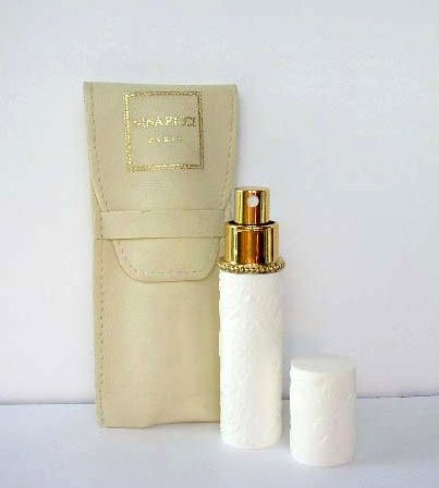 NINA : PETIT VAPORISATEUR BLANC DANS SA HOUSSE BEIGE