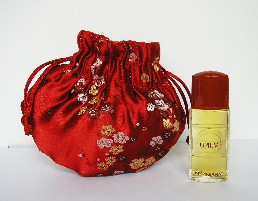 ST-VALENTIN 2006 - MINIATURE 7,5 ML PRESENTEE DANS JOLI POCHON EN SOIE