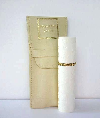 NINA : PETIT VAPORISATEUR BLANC RECHARGEABLE DANS SA HOUSSE BEIGE