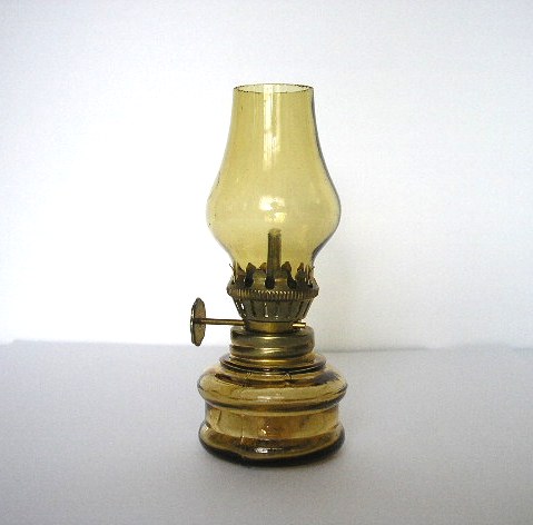 FLACON A PARFUM EN FORME DE LAMPE A PETROLE