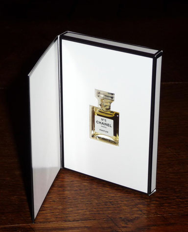 2010 - N° 5 PARFUM - PRESENTATION FORME LIVRE : ICI OUVERT