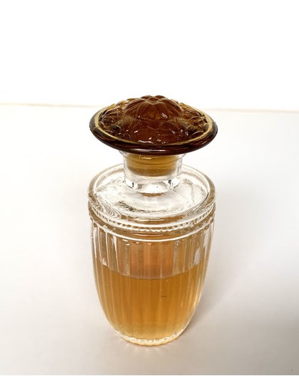 VALOIS ROSE - FLACON AVEC LE PARFUM CHYPRE