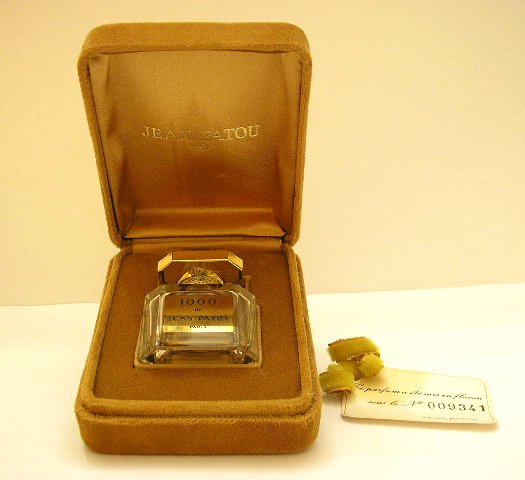 "1000" - FLACON DE PARFUM EN CRISTAL DE BACCARAT - EDITION NUMEROTEE