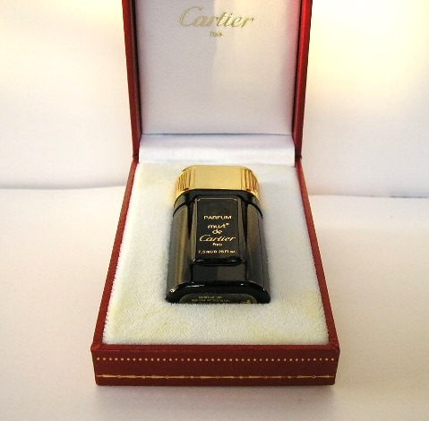 MUST - PARFUM 7,5 ML - DANS ECRIN ROUGE OUVERT