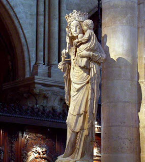 Notre Dame de Paris - la Vierge à l'Enfant - photo avant l'incendie du 15 avril 2019