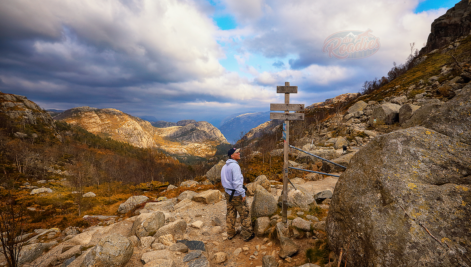 Wanderung_Preikestolen_Norwegen_Hund_Wohnmobil