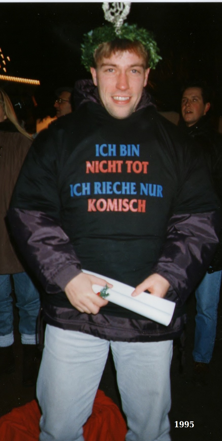 30, auch unverheiratet & auch schuldenfrei. Noch.