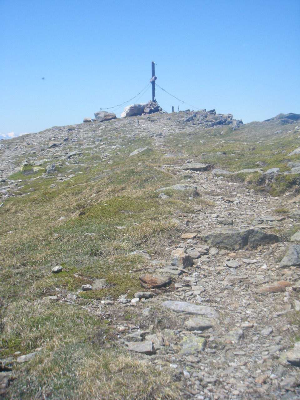 Gipfelkreuz auf 2.222 m
